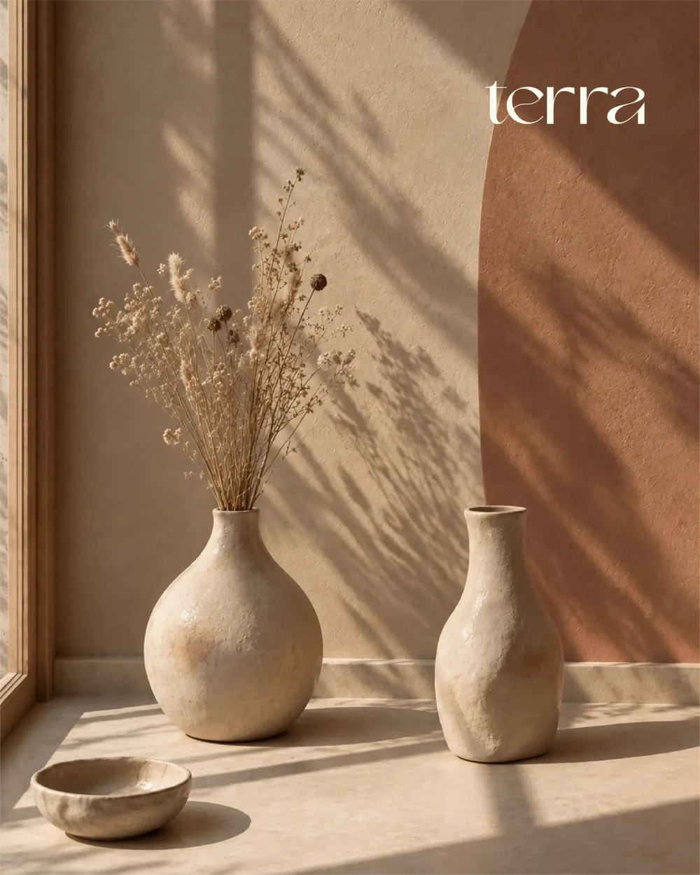 Vases Terra dans la lumière de l'atelier